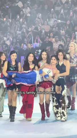 i just know sheena's mom must be so happy seeing how her bebe found family in BINI. brb im not crying ű are. #BINI_HomeComingFanMeet #BINI #BINIPH #concert #fyp #fypage #foryou #foryoupage #fyppppppppppppppppppppppp #fypage #xyvbca #xybca #xyzabc