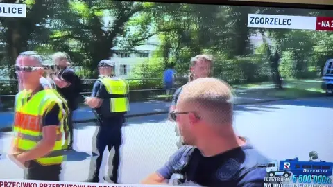 Brawo panowie wielki szacunek za to co robicie dla Polski niech się wszystkie kluby i miasta jednoczą i nie dajmy Tuskowi podzielić narodu Bo my Polacy wszyscy krwi jesteśmy najlepszym narodem na świecie pod wieloma względami❤️❤️❤️
