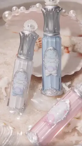 きらめく海の宝石を、くちびるに💄✨ 新作「Shell’s Jewel Collection」から、リップグレーズが登場🫧 うるおい×透け感×宝石のような輝きで、毎日がもっとロマンチックに🧚 あなたの唇にも、とっておきのきらめきを💋 #フラワーノーズ #ShellsJewelCollection #新作コスメ #リップグレーズ #ジュエルリップ #透明感リップ #中華コスメ #ブリリアントプラス 