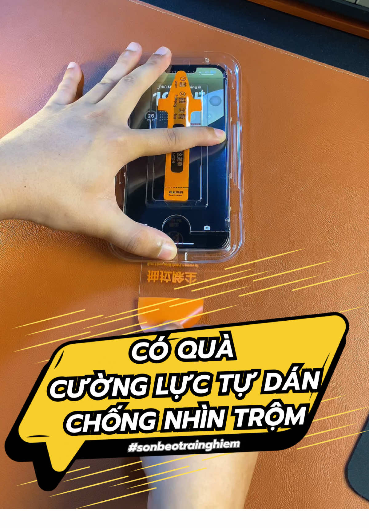 Cơ chế tự dán chị em con gái cũng có thể tự làm được. Kính cường lực chỉ hơi mẻ tý là thay luôn. Điện thoại lúc nào cũng mới tinh. #sonbeotrainghiem #kinhcuongluc #cuonglucchongnhintrom 