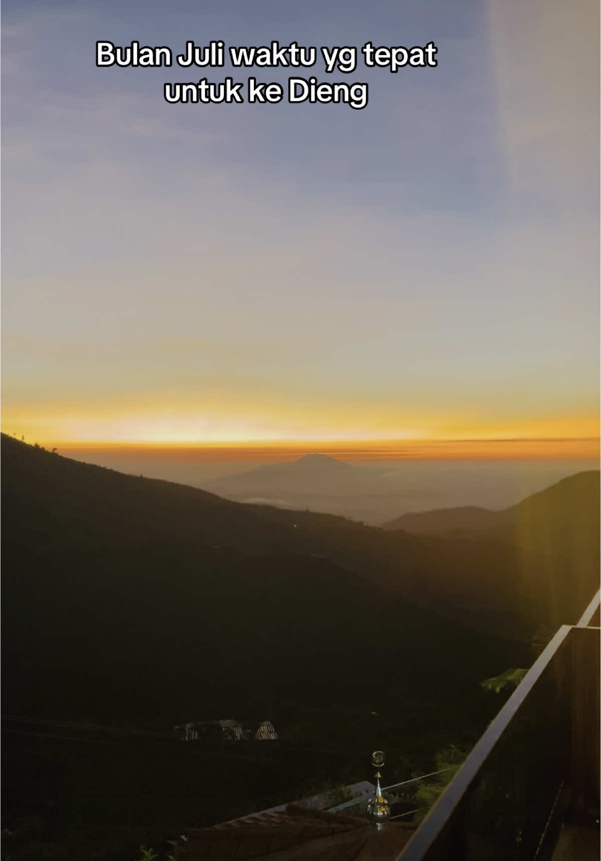 Apakah seperti ini vibe yang kalian inginkan ✨❤️ #sunrise #sunriseview #tiktoktrip  #jalanjalan #latepost #fypシ゚ 