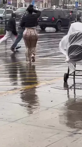 It’s raining 🌧️ #parati #😍😍😍 
