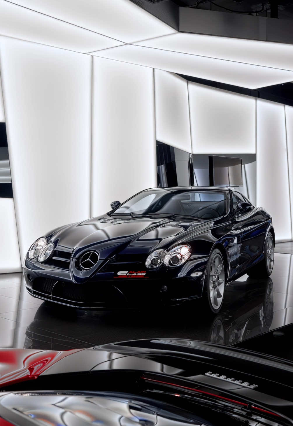 𝐌𝐞𝐫𝐜𝐞𝐝𝐞𝐬-𝐁𝐞𝐧𝐳 𝐒𝐋𝐑 𝐌𝐜𝐋𝐚𝐫𝐞𝐧 Digenite Blue over a blue cabin, crafted, not configured. The SLR wasn’t built to chase trends. One foot in Formula 1, the other in a museum. • Specification: GCC • Mileage: 7,687 Km • Year: 2006 • Price: AED 1,570,000 #mercedesbenz #slrmclaren #mclaren #supercars 