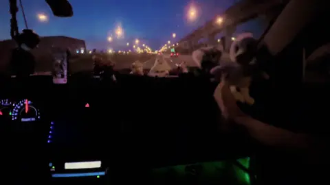 Đoàn tàu lăn bánh thì du thuyền đường bộ cất cánh# 🇼🇸 