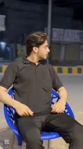 @حانی🌙:نہ “میں” باقی،نہ میری “میں” باقی میں نے خود کو تجھ پے وار دیا ! خود کو فقط تیرے لئے ہار دیا ! میں ہر طریقے سے تم پر فدا ہو سکتی ہوں ۔۔ تم اکثر مجھ سے پوچھتے تھے نہ کے بتاؤ! حانی۔۔! محبت کیسے کی جاتی ہے تم میرے ساتھ رہتے تو میں تمہیں بتاتی۔ محبت یوں بھی ہوتی ہے زندگی ایسے گزاری جاتی ہے ۔۔! میں تمہیں پاگلوں کی طرح ڈھونڈتی ہوں ۔ بالکل شیدائی ہو گئی ہو تمہاری ۔۔! میں تمہارے ساتھ کی چاہت رکھتی ہوں ! میں چاہتی ہوں میں تمہارے ساتھ رہوں! تمھارے دل و دماغ میں چھائی رہوں۔۔! میں تمہارے ساتھ اپنے خواب دیکھتی ہوں ۔ لوٹ او کے ہر چیز پھیکی ہے تمھارے بغیر ۔ میں بے رنگ لگتی ہو تمہارے بغیر ۔ تم پر بات آتی ہے تو میں ہارنے لگتی ہوں۔ میری انا کہی سو جاتی ہے ۔۔۔! تمہیں دیکھ کر بس عقیدت جنم لیتی ہے ۔۔ تم سے چاہ کر بھی دستبردار نہیں ہو سکتی کبھی ! تمہیں اب تو لوٹ آنا چاہیے ۔۔! مجھ پر کچھ رحم تو کھانا چاہیے ۔۔!