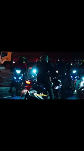 😌 2-3 năm về trước chơi vui biết bao nhiêu,không hơn thua nhau,anh em đi Tour ăn uống xong về,anh em đi tới nơi về tới chổ.Còn bây giờ thì 😌 ra là kéo ra là kéo 😌#nguyễnchítấn2000 #2000fulloptionteam🇻🇳✈️ #rs150rvietnam🇻🇳official #motovlog #touring #goprohero9 #kytleopardfullface 