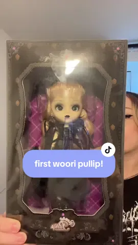 PLEEEEASE I DONT KNOW WHETHER TO FREE HER OR NOT  #pullip #pullipdoll #wooripullip #dollcollector #gothic #doll #dollsoftiktok #blythe #japan 