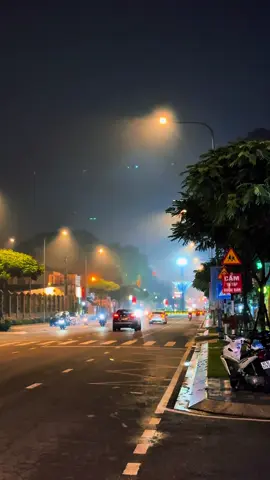 Long Khánh đêm đó không mưa, nhưng lòng người thì ướt đẫm vì biết sáng mai sẽ không còn ai chờ nhau giữa phố #toiyeulongkhanh #xuhuong #foryou #đêm #night #chill