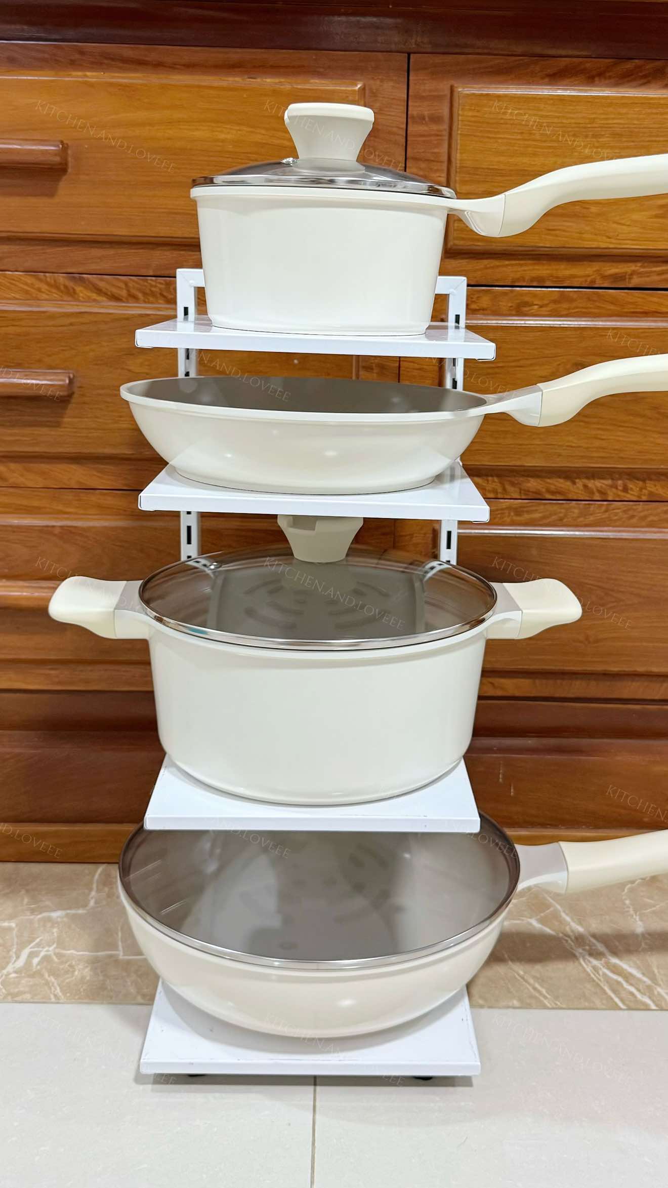 ឈុតខ្ទះនិងឆ្នាំង Redchef  • ប្រើបានទាំងចង្គ្រានហ្គាសនិងអគ្គិសនី • ងាយស្រួលសម្អាត  • Ceramic ស្រោប non-stick មិនប៉ះពាល់ដល់សុខភាព  • Minimalist design  1 ឈុតមាន 4 មុខ:  • ខ្ទះ 24cm • ខ្ទះ 28cm + គម្រប  • ឆ្នាំងដៃវែង 18cm + គម្រប  • ឆ្នាំង 24cm + គម្រប  #kitchenandloveee #instock #redchef 