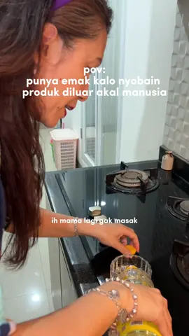 punya emak gini bgt, tapi gpp sih jadi banyak rekomendqs produk 🙂🙏🏻 produk: Cleviant Crystal Tint-💄 (nutup bibir gelap & twotone, bibir plumpy,glossy & hydrating ) CHECKOUT DI TIKTOKSHOP check harga? comment! #fyp #jakarta #cleviant #makeup #beauty #bibirgelap #douyin #liptint #lipen #fypシ゚ #fypシ #tutorial #lipgloss 