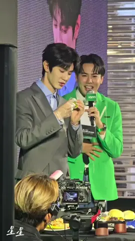 Zheyuan is happy again, live eating broadcast is not impossible... Hahaha  Btw spill dong list makanan yg mau direkomendasikan ke Yuan di m&g besok?? ada yg tau gak ya,,🤔  #ChenZheyuan #진철원 #陈哲远 #iQIYIMeetAndGreet #iQIYIGlobalAmbassador #เฉินเจ๋อหย่วน #IQIYiIndonesia 