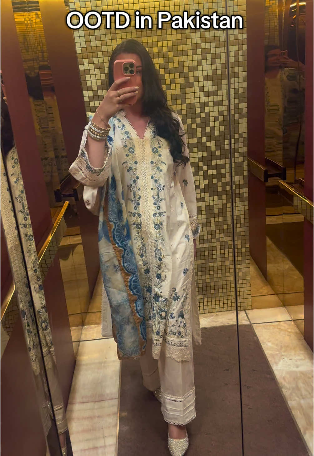 Outfit of the day in Islamabad 🥰🇵🇰 #pakistan #pakistantravel  #modestfashion #khaadi #shalwarkameez #pakistanioutfit 
