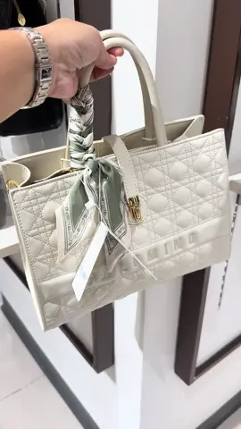 cakep banget udah ada syallnya #palomino #handbag 