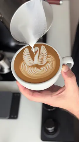 🦢🌿 difficulty: 4/10 #latteart #rating #thelatteartist1 