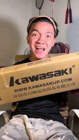 Unboxing kawasaki glacier #badminton #badmintonracket #unboxing #kianauptrend #fyp 