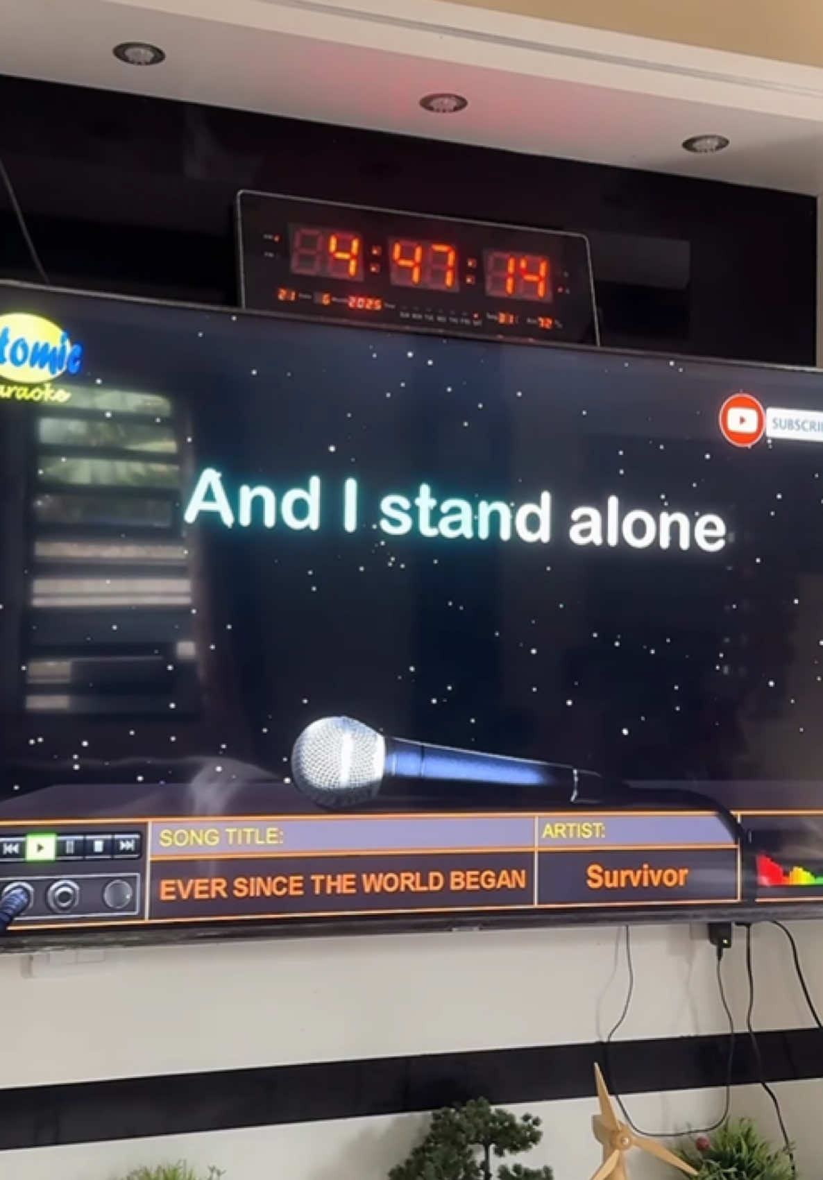 nagdadalawang isip pa ko kung iuupload ko ba ‘to hahaha live na live from my tiktok live 🩷 #eversincetheworldbegan live  #tiktoklive #livehighlights #songcovers #joycovers #coversong #karaoketiktok #foryoupage #karaoke #karaokechallenge #karaoketiktok 