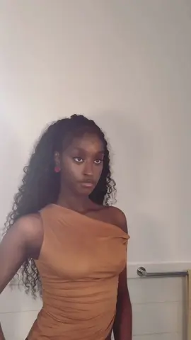 just a daily dose of me✨ #fyp #viral #heyitsme #me #model #prettylittlething 