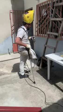 #trabalho  #deficiente  #aleijado  #capenga  #serralheria #solda #ousadia #determinado
