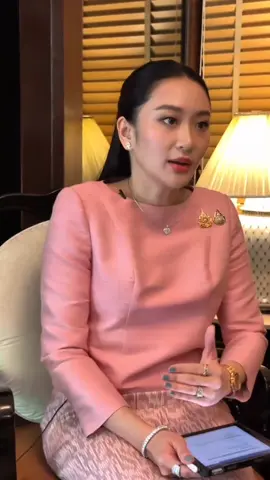 Sóng gió, áp lực đè nặng lên vai thủ tướng trẻ, xinh đẹp của Thái Lan 🇹🇭 Tất cả quá khứ của dòng họ bà Paetongtarn Shinawatra mình đều biết rõ nhưng mình vẫn ngưỡng mộ và kính trọng bà ấy, người phụ nữ xinh đẹp, tài giỏi, đức hạnh, bản lĩnh, dám làm, dám nhận.  #thutuongthailan #paetongtarnshinawatra #Paetongtarnshinawatra #shinawatra #thailand🇹🇭 #primerthailan #thailand #นายกรัฐมนตรี #แพทองธารชินวัตร