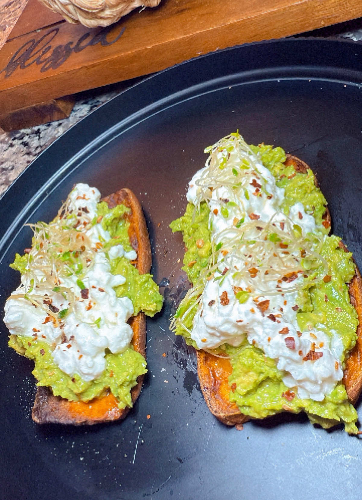 Delicious Sweet Potato Toast Ideas  Ingredientes: 🍠 Sweet potato toast 🥑 Aguacate + cottage + brotes ☀️ Desayuno que nutre y enamora 🌿 Ritual suave para comenzar  el día. Desayuno simple, bonito y lleno de intención ✨ Sweet potato tostada en el aire fryer, con aguacate cremoso, cottage cheese y brotes de alfalfa 🌱 Un ritual para comenzar el día suave y nutrida #DesayunoSaludable #ComidaReal #GlowRitual #GlowByAmazingJustine #creatorsearchinsights #sweetpotatotoast #healthyeating #mealprep #gourmetfood #foodtutorials