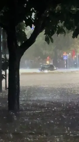 Tàu ngầm Thái Nguyên đây ạ, chia buồn với chủ xe thấy nước ngập vậy mà vẫn cố đi qua 😭