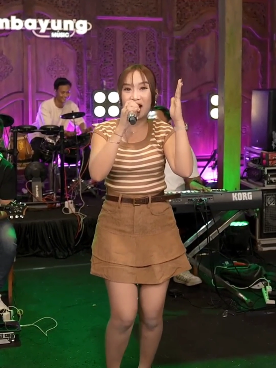 Eh Oh Eh Ohh || Diva Hani - HATI YANG LUKA ft Lembayung Music #divahani #divahaniviral #hatiyangluka #lembayungmusic #ehohehoh #lagukenangan #music #musikviral #musiktrending #fyp #fypシ #fypシ゚viral #dangdut #dangdutviral #viral #laguviral #n2dt #n2dtmusik 