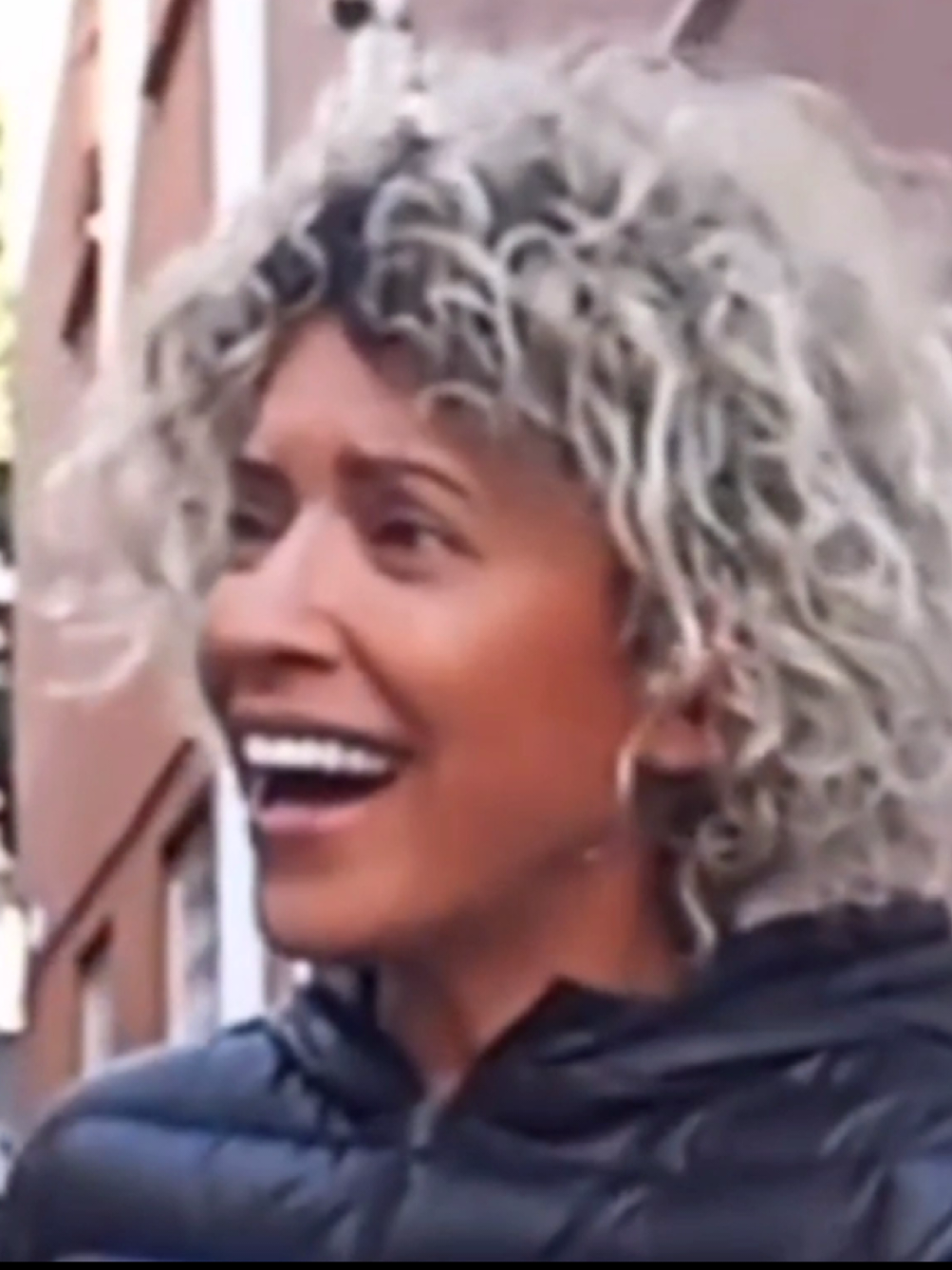 Looks identical to Tulsi Gabbard, right? Only in that video though. #tulsi #tulsigabbard 