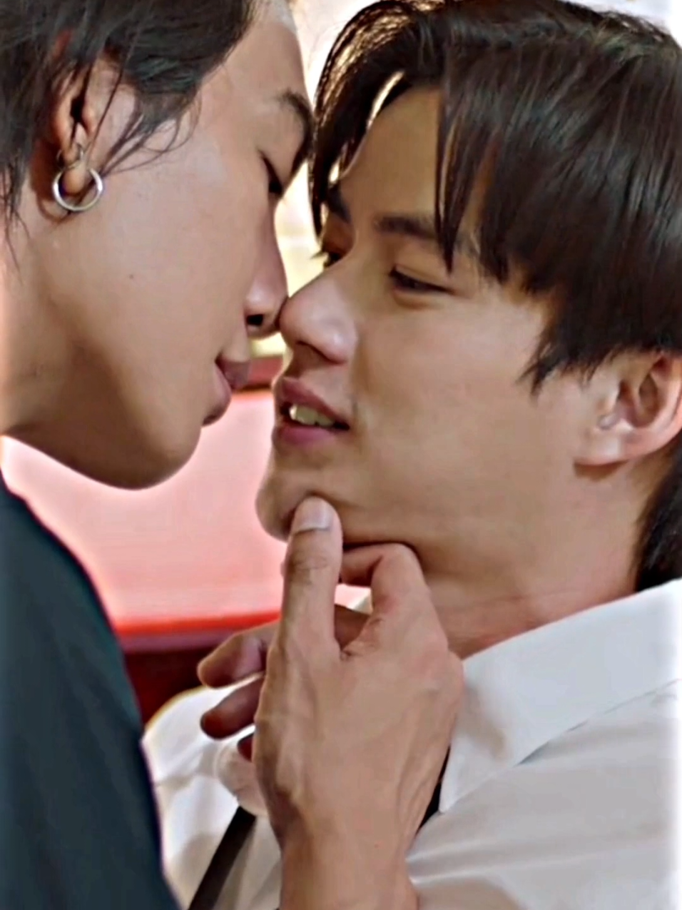 El hecho de que este perdonado no quiere decir que no puede seguir sufriendo 😂 #mystubborn #mystubbornep11 #mystubborntheseries #mystubbornseries #sornjun #boatoat #SeriesBI #BoysLove #BI #ThaiBl