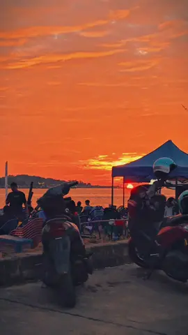 #sunset #pemandanganaesthetic #sorehari#vidioestestic #mataharitenggelam #kepulauanriautanjungpinang #tepilaut #tanjungpinang #fyp #lewatberanda #4u #4upageシ 