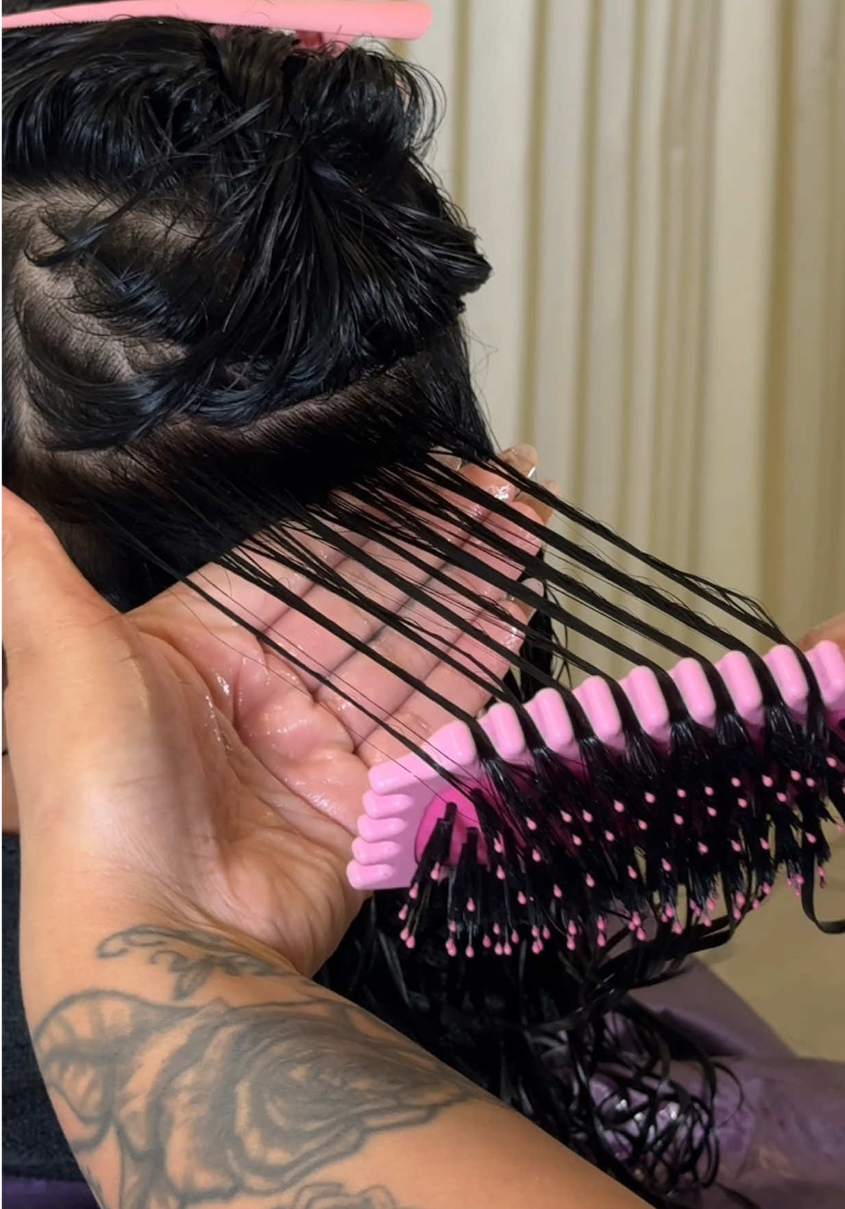 Our curly hair routine? Doesn’t exist without the Define EdgeLift Brush 🤭 #bouncecurl #viral #curlyhair #curlsroutine #curltransformation #defineedgeliftbrush 