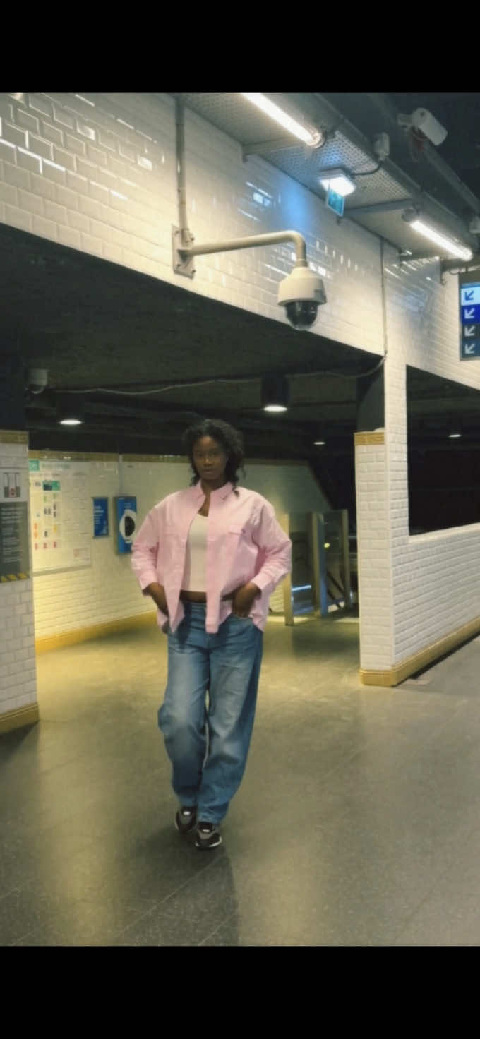 1m86. Street ready.📍Paris Book me. • • • • • • • • • • • • #model #foryou #tiktokfrance #blackmodel #streeteditorial #fashion #pourtoii #modelsearch#explore #modèle #paris #StreetStyle #castingtiktok #tiktokfrance #fashionfr #ootdfr #pourtoi #fyp #tallgirl 