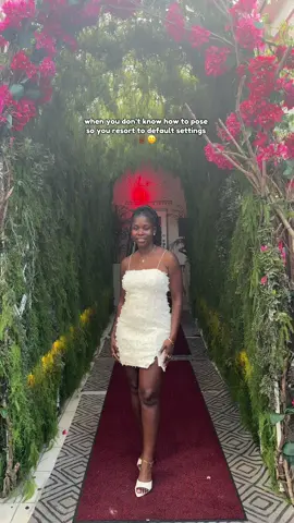 I need a class on how to pose 😅 #howtopose 