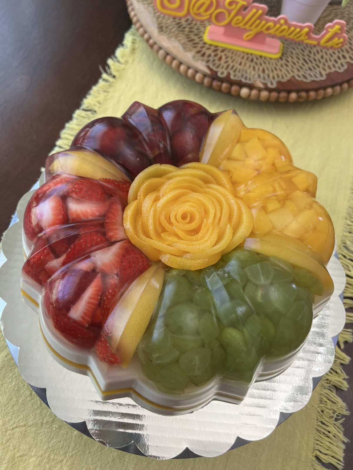 Gelatina de Frutas y Tres Leches #jellycious_tx #jellycious #gelatina #jello #gelatinascreativas #gelatinacolorida #gelatinasartisticas #jellocake #gelatinas #emprendimiento #katytx #gelatinadefrutas 
