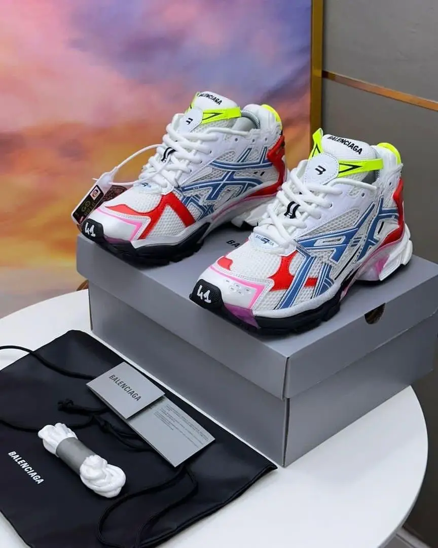Balanciaga runner available 🛍️ Location📍Kumasi- adum  We do delivery nationwide 🇬🇭 WhatsApp or call ☎️ 0553672261 #viral_video #fyp 
