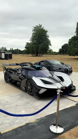 Bugatti’s W16 track monster with a top speed of 236mph. The ‘Bolide’. Pure insanity 🤯 #avistadacars #bugatti #bugattibolide #bolide #w16 #trackweapon #trackcar #hypercar #supercar #supercarsoflondon #insanity #carspotting #trendingreels #viralvideos #fyp 