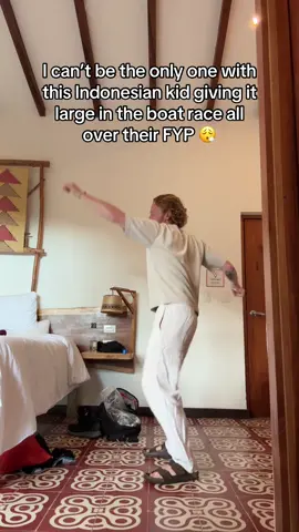 This Indonesian kid dancing on the boat is taking over my FYP 😂 #boatracing #indonesia #fyp #yosoypeds