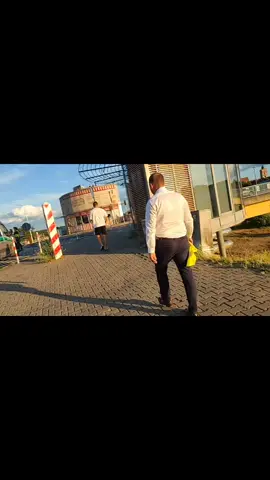 Dosyć tego! Nie wszystkie rozkazy należy  wykonywać bezkrytycznie! Mamy ogromny szacunek dla polskiego munduru i dawaliśmy temu wyraz wielokrotnie. Ale nie możemy stać bezczynnie, kiedy sprowadzacie śmiertelne zagrożenie na nas i nasze rodziny.  Działamy w stanie wyższej konieczności i postawimy zdecydowany opór temu szaleństwu! #RuchObronyGranic #Słubice  #BezpiecznaPolska  #BezpiecznaGranica 