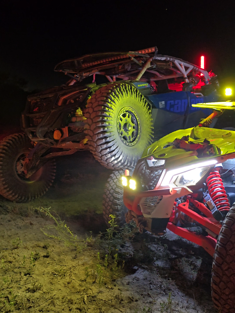 Algo tranki 🔥 🔥 🔥 #rutas #myrideordie #weinthis #viral #adventuretime #canamx3 #nightride #fullsend #friends 