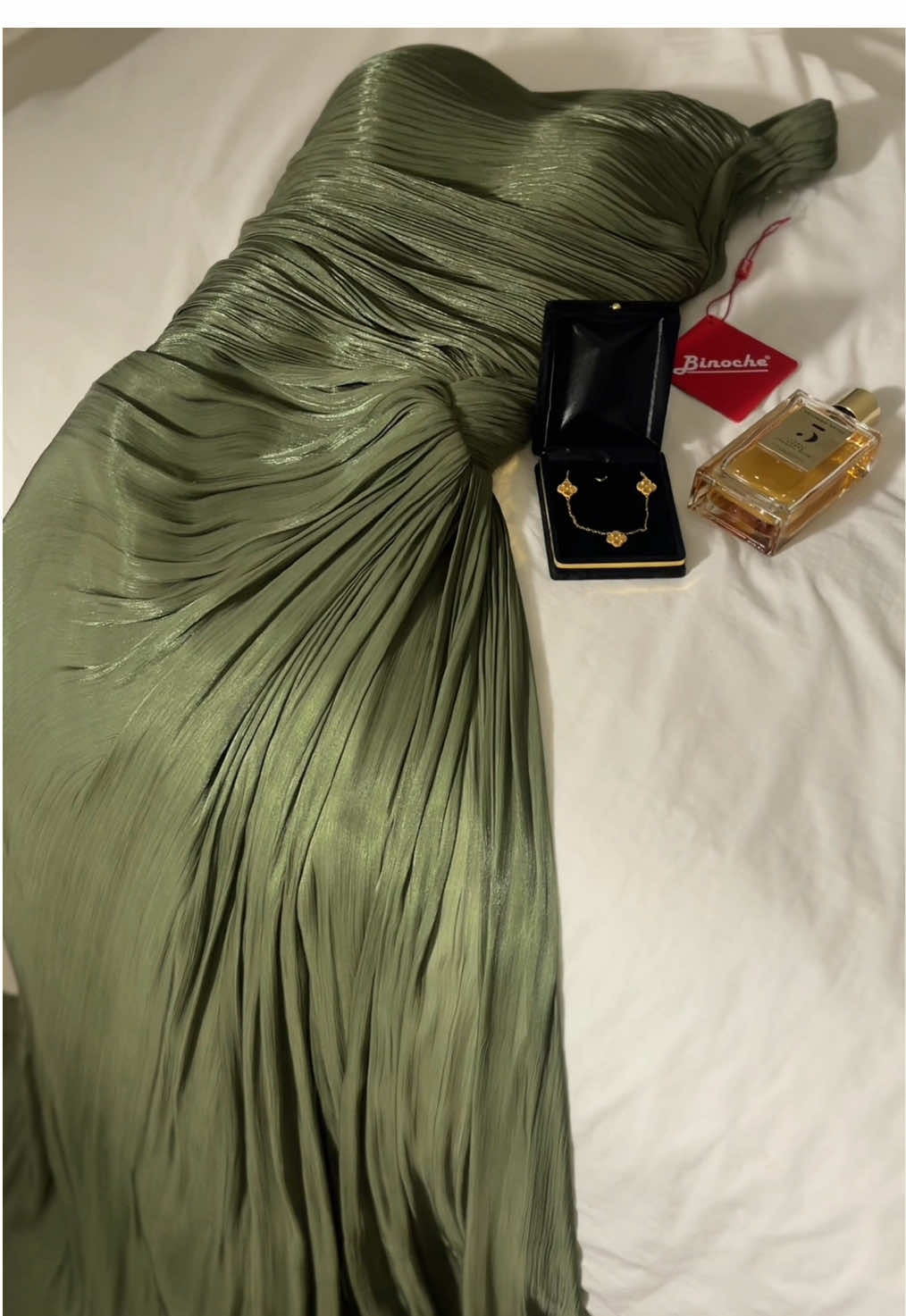 اللووون ✨ #فساتين_سهره #زواج #فساتين_ناعمة #فساتين_بينوش #اكسبلور  