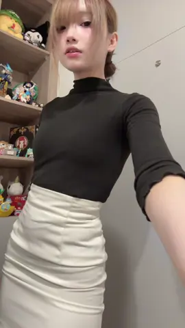 ใส่กระโปรงแบบนี้แล้วรัดตัวมัก แต่ชอบบ