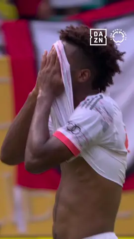 🤕 | Sortie sur blessure de l’international français Kingsley Coman 😔✊ #FIFACWC #TakeItToTheWorld Suivez la Coupe du Monde des Clubs gratuitement sur DAZN !