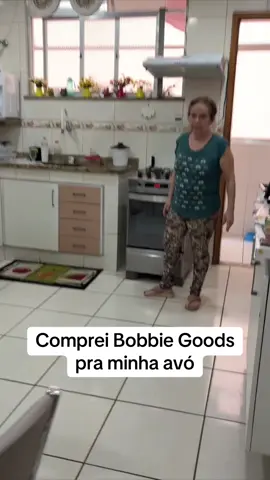 Disse que era coisa de criança e agora entrou pro clube! 😂 #CapCut #BobbieGoods #canetastouch #avó #color #pintura #vó #vóeneta 