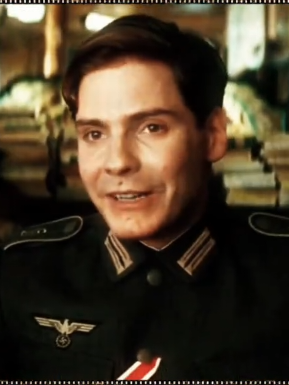 Сразу о них подумала, когда услышала эту песню 🫦 #shoshanna#shosannadreyfus  #inglouriousbasterds#шошанна #шошаннадрейфус#edit#edits #fredrickzoller#danielbruhl#fyp #ingloriousbasterdsedit#tarantino #глобальныерекомендации  #рекомендации#foryoupage 