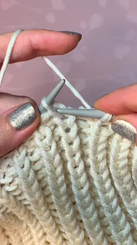 Punto elástico, perdón mi voz 🥶#dosagujas #puntoelastico #tejer #bufanda #sweater #gorrotejido 