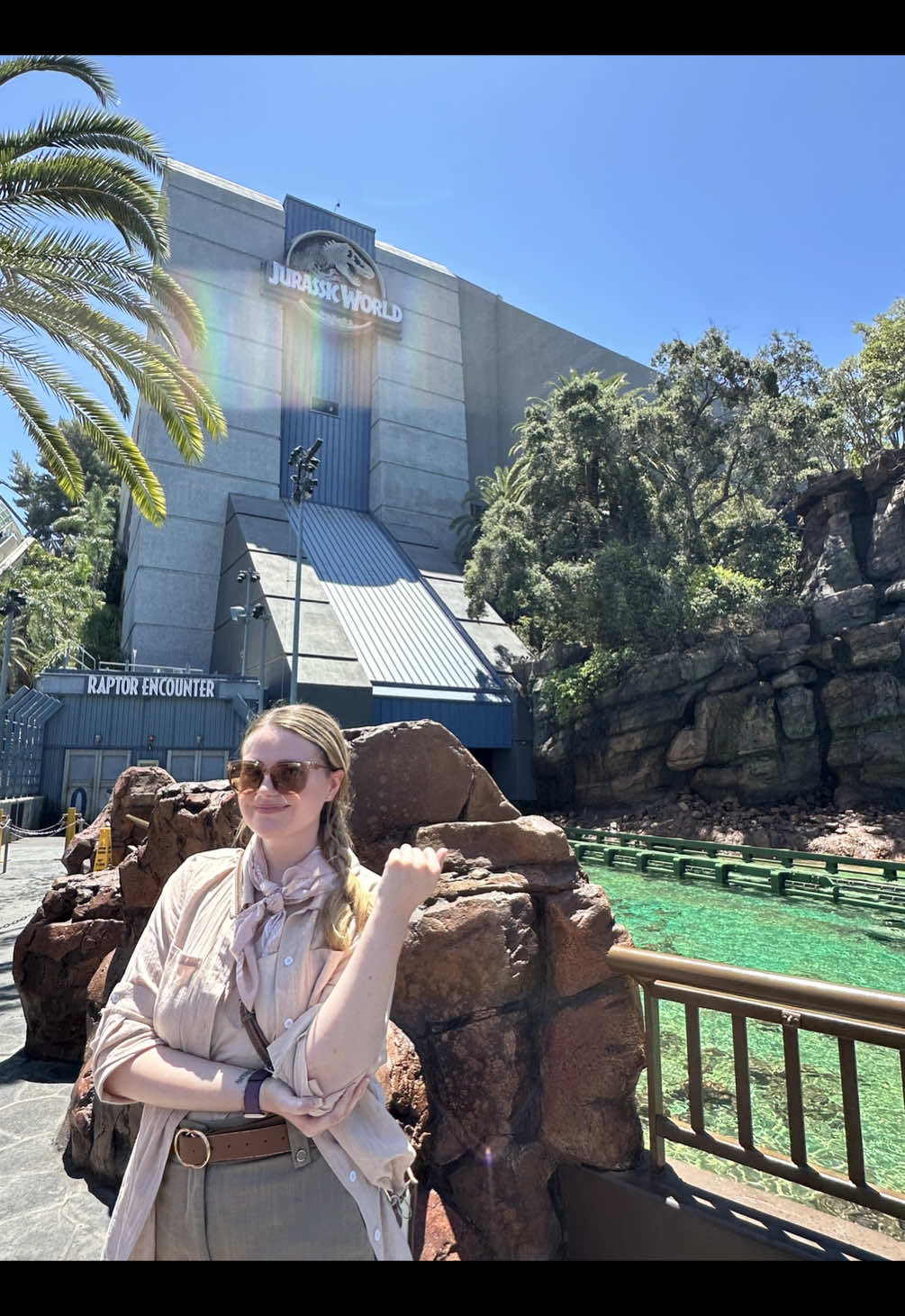 “Dinosaurs eat man. Woman inherits the earth” 🌍🦖 [hosted- thank you @Universal Studios Hollywood for having me out!]  #elliesattler #universalstudioshollywood #atuniversal #megamoviesummer #jurassicpark #jurassicworld #universalbound 