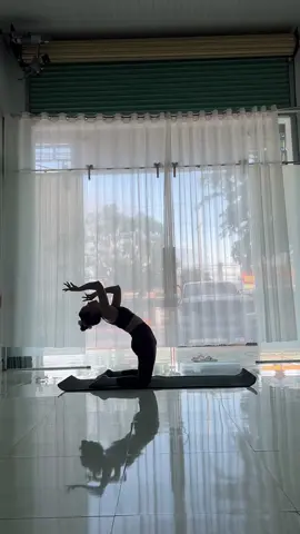 Liệu có chắc là ta sẽ không nức nở khi say 🥹🥹 trả lại cho bằng hết những kỷ niệm buồn #chuoiyoga #muayoga #flowyogadance #yogavoinhac #yogaflow #yogaflow #yogapose 