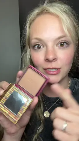 $18 hoola bronzer! Grab it before the deal is done! #hoola #benefit #benefitcosmetics #TikTokShop #tiktokshopcreatorpicks #tiktokshopsummersale #dealsforyoudays 