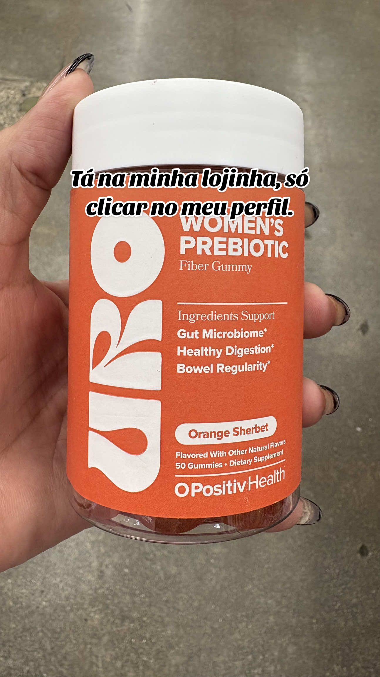 Esse aqui é um pré-biótico em gominhas feito especialmente para mulheres. Ele ajuda a equilibrar o intestino, melhora a digestão e deixa o corpo funcionando direitinho todos os dias. E o sabor? Orange Sherbet, parece doce, mas é um cuidado real com sua saúde 💛 Tá disponível na minha lojinha aqui do TikTok, se quiser testar também!  #womenshealth   #prebioticgummies   #guthealth   #digestionsupport   #fiberforwomen   #urogummies   #opositivhealth   #saudedointestino   #tiktokshopfinds   #bemestar   #supplements 