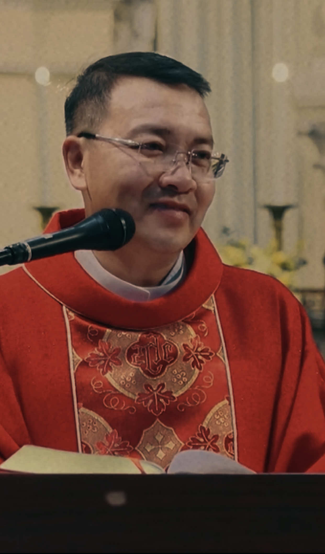 Ai là người thương mình, ai là người ghét mình. #lmphuongdinhtoai #cauchuyencuocsong #binhancatholic #catholictiktok #sachchiecchieusaubuihoaquynh #sachchatoai 