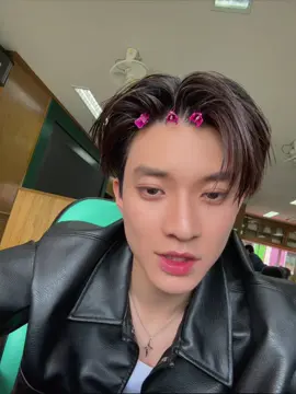 อยากเท่แต่ติดกลิบชมพูอยู่